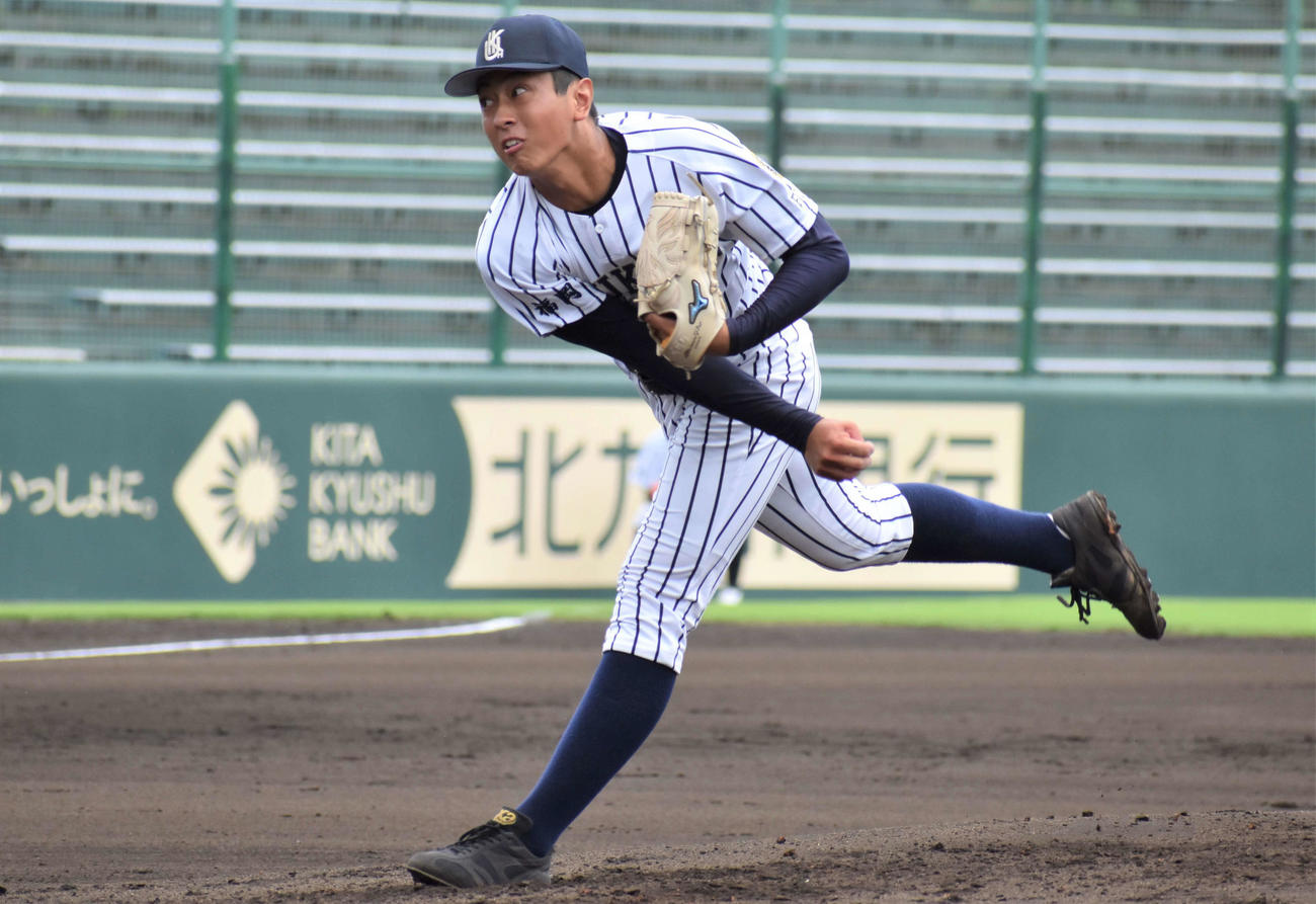 九州国際大付対九産大九州　力投する九州国際大付・山本（撮影・只松憲）