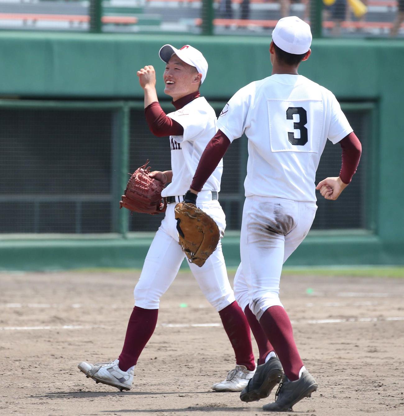 滝川対中標津　9回に追い上げられるも逃げ切りホットした表情の矢野（撮影・黒川智章）
