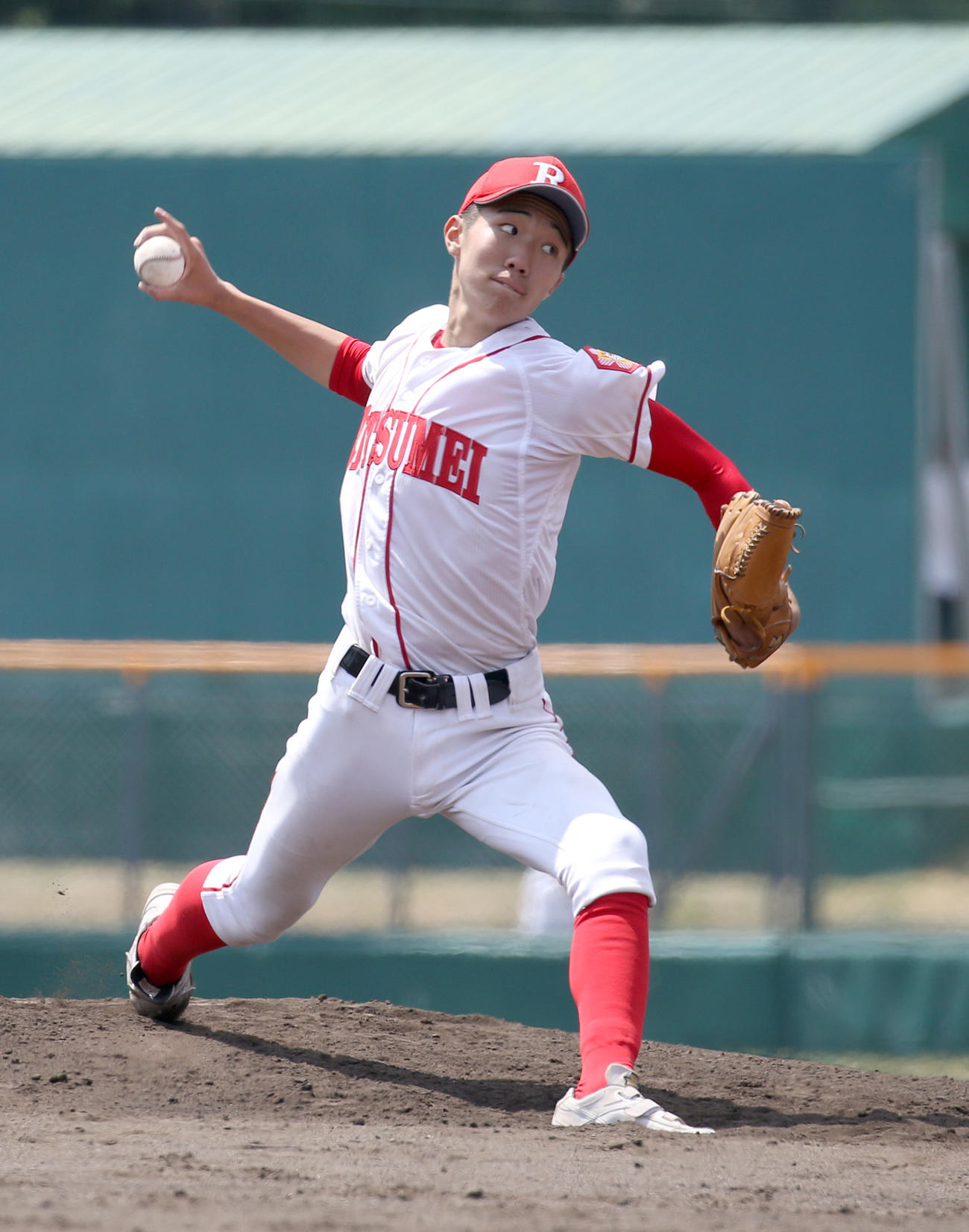 立命館慶祥対駒大苫小牧　力投する立命館慶祥の杉本（撮影・佐藤翔太）