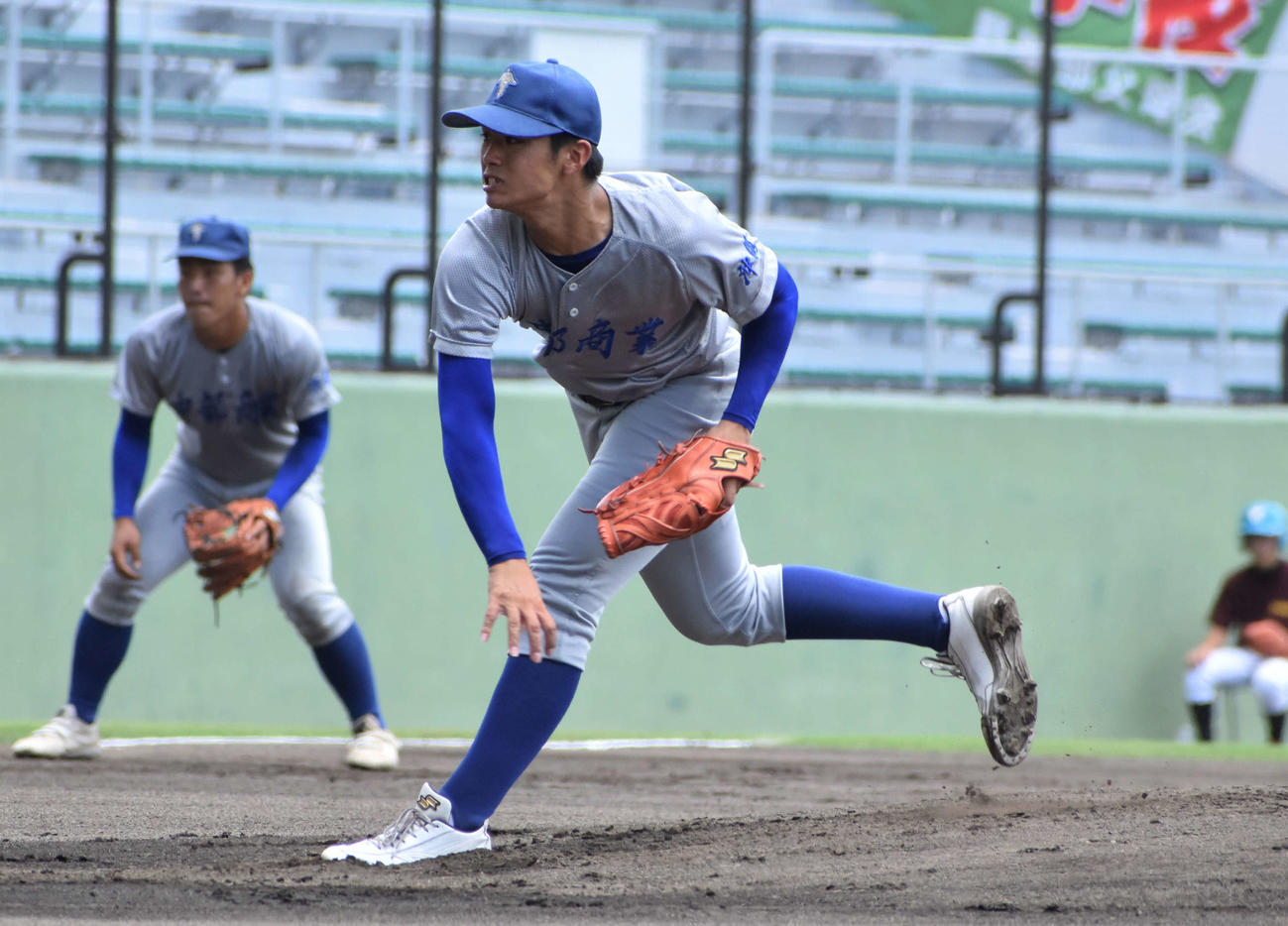 沖縄尚学対中部商　中部商先発の米須武瑠投手（撮影・只松憲）
