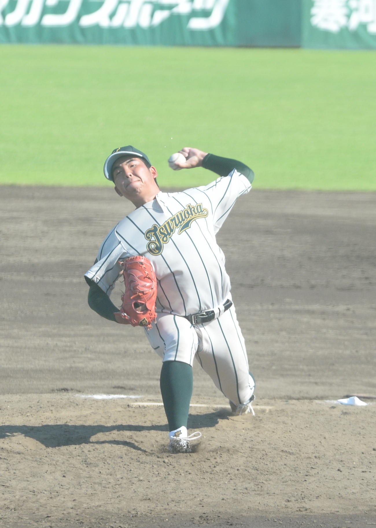 2回から継投し、1安打無失点と好投した鶴岡東・津田（撮影・濱本神威）