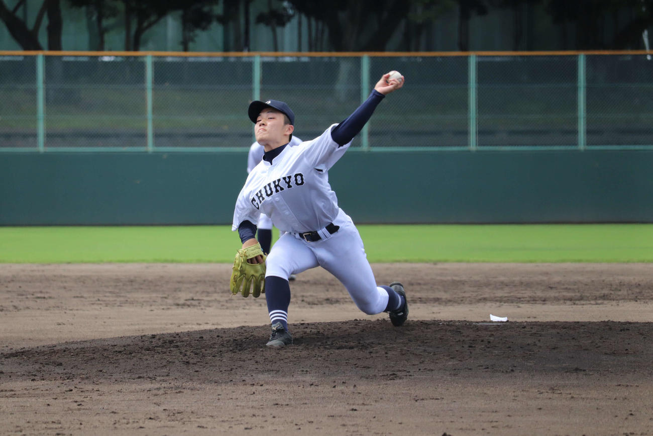 中京大中京先発の柴田青投手は4回無失点の好投（撮影・山崎健太）