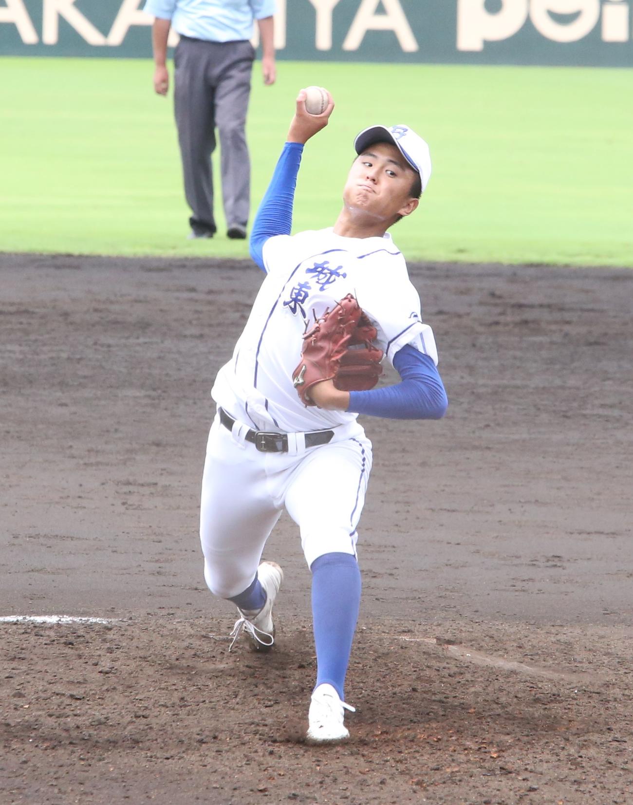 福岡工大城東対玄海　7回の1イニングを3連続三振で締めた福岡工大城東のエース大塚（撮影・菊川光一）