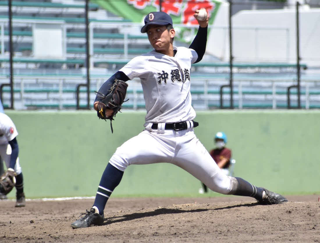 沖縄尚学対中部商　沖縄尚学2番手の當山渚投手（撮影・只松憲）