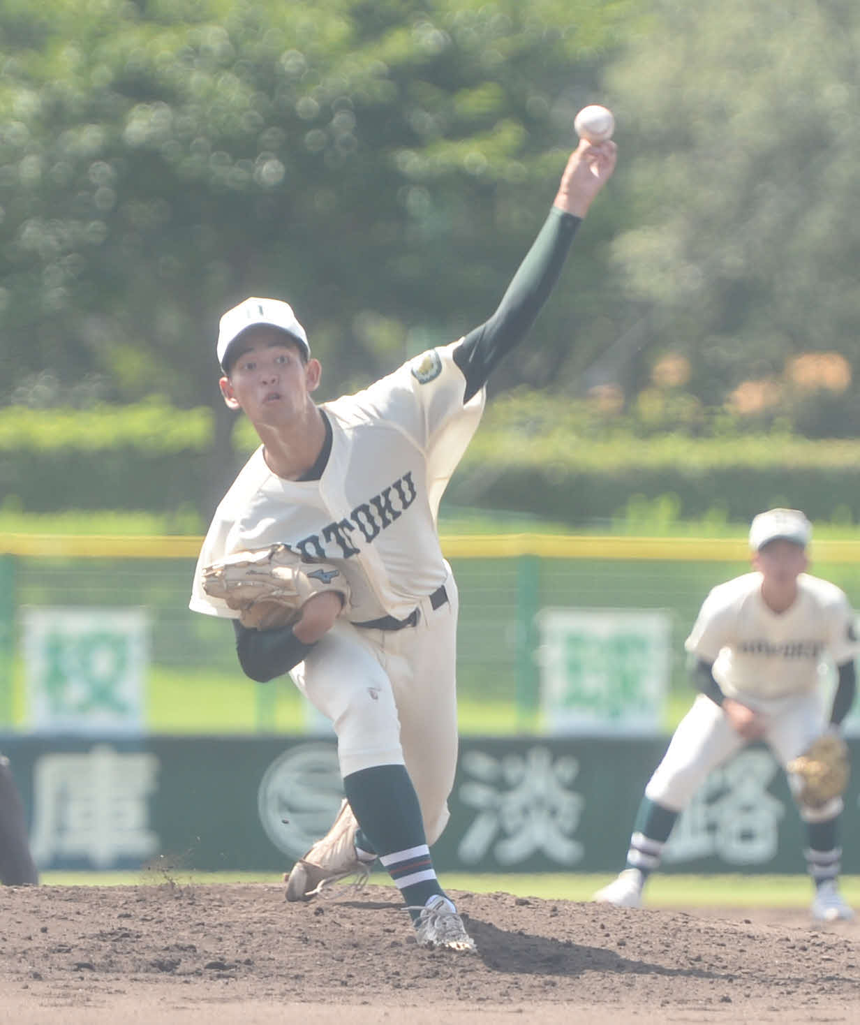 報徳学園対村野工　夏初登板で6回無失点と勝利に貢献したエース左腕久野悠斗（撮影・岡崎空日南太）
