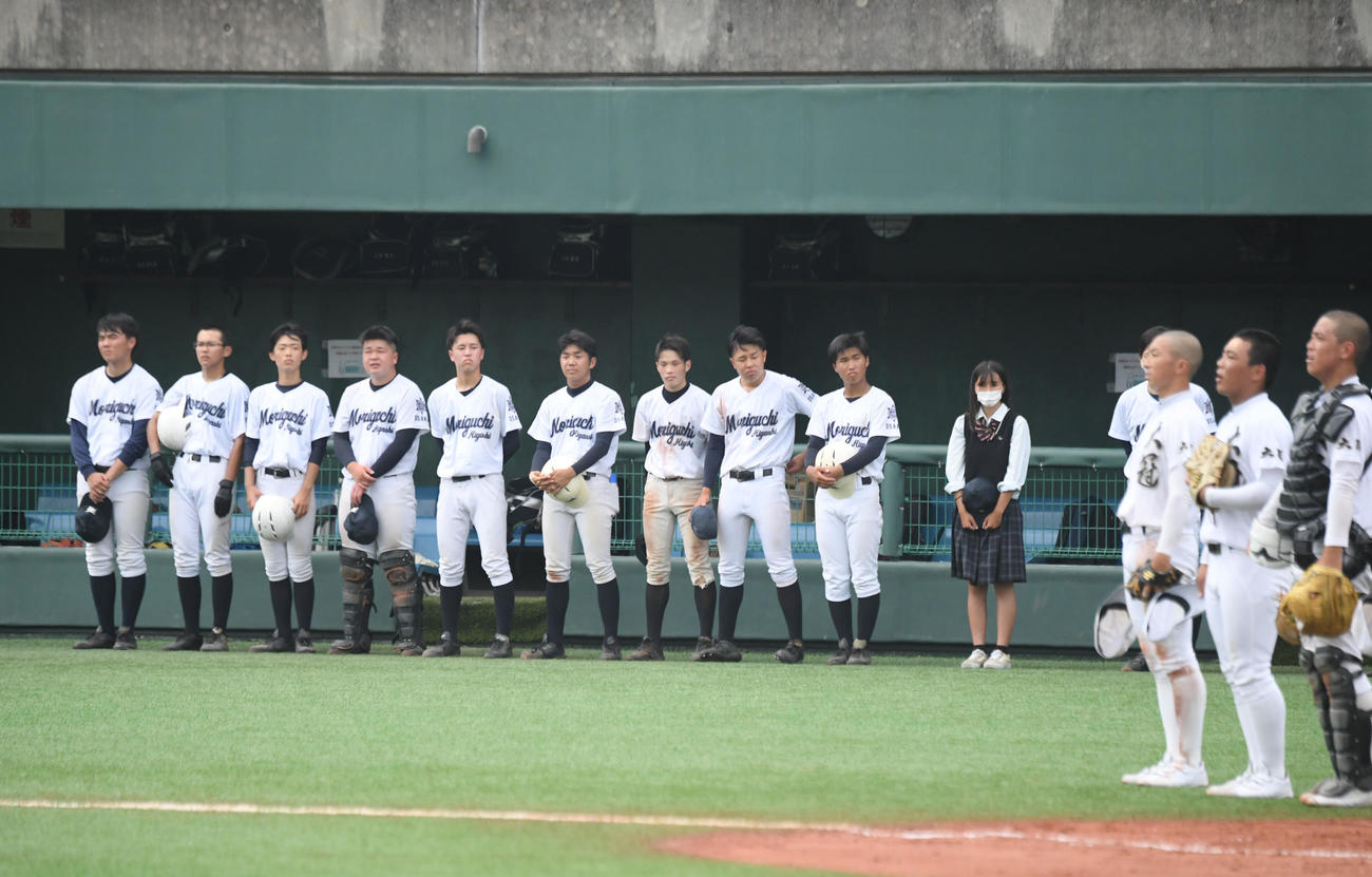 守口東対大冠　部員9人で戦った守口東ナイン（撮影・滝沢美穂子）