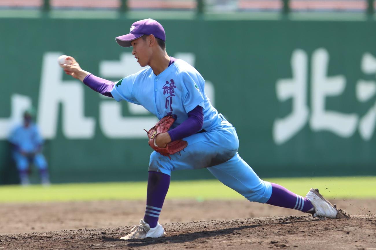旭川工対滝川西　力投する坪田（撮影・奥村晶治）