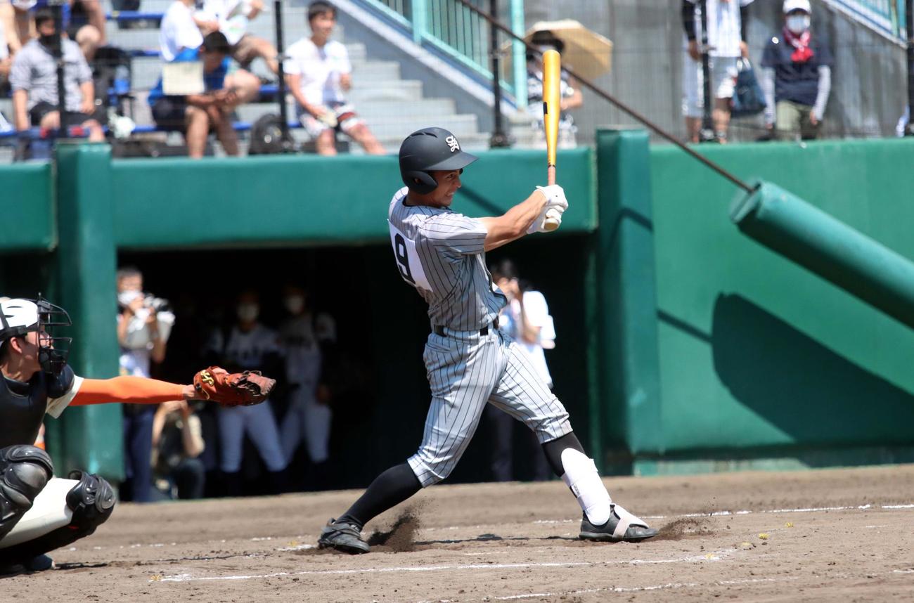 9回表知内2死一塁、川村は中飛に倒れる（撮影・永野高輔）