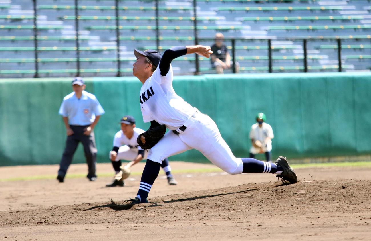 北海対苫小牧中央　9回2安打2失点、10奪三振の北海・木村大成（撮影・永野高輔）
