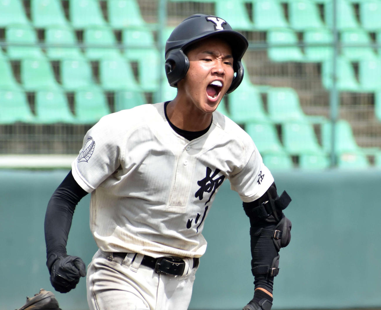 10回、勝ち越しにつながる中前打を放った柳川・松尾（撮影・只松憲）