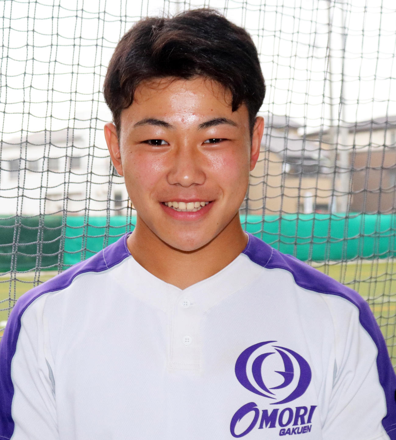 笑顔を見せる大森学園・松本主将（撮影・古川真弥）