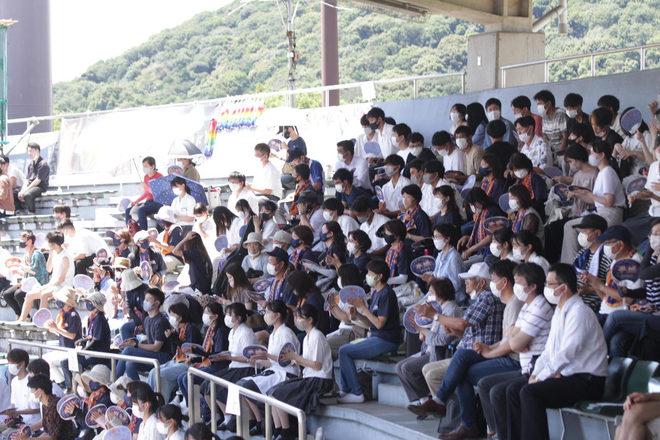 来年3月31日での閉校が決まっている平城は最後の夏を迎え、学校関係者やOBが客席から声援を送った