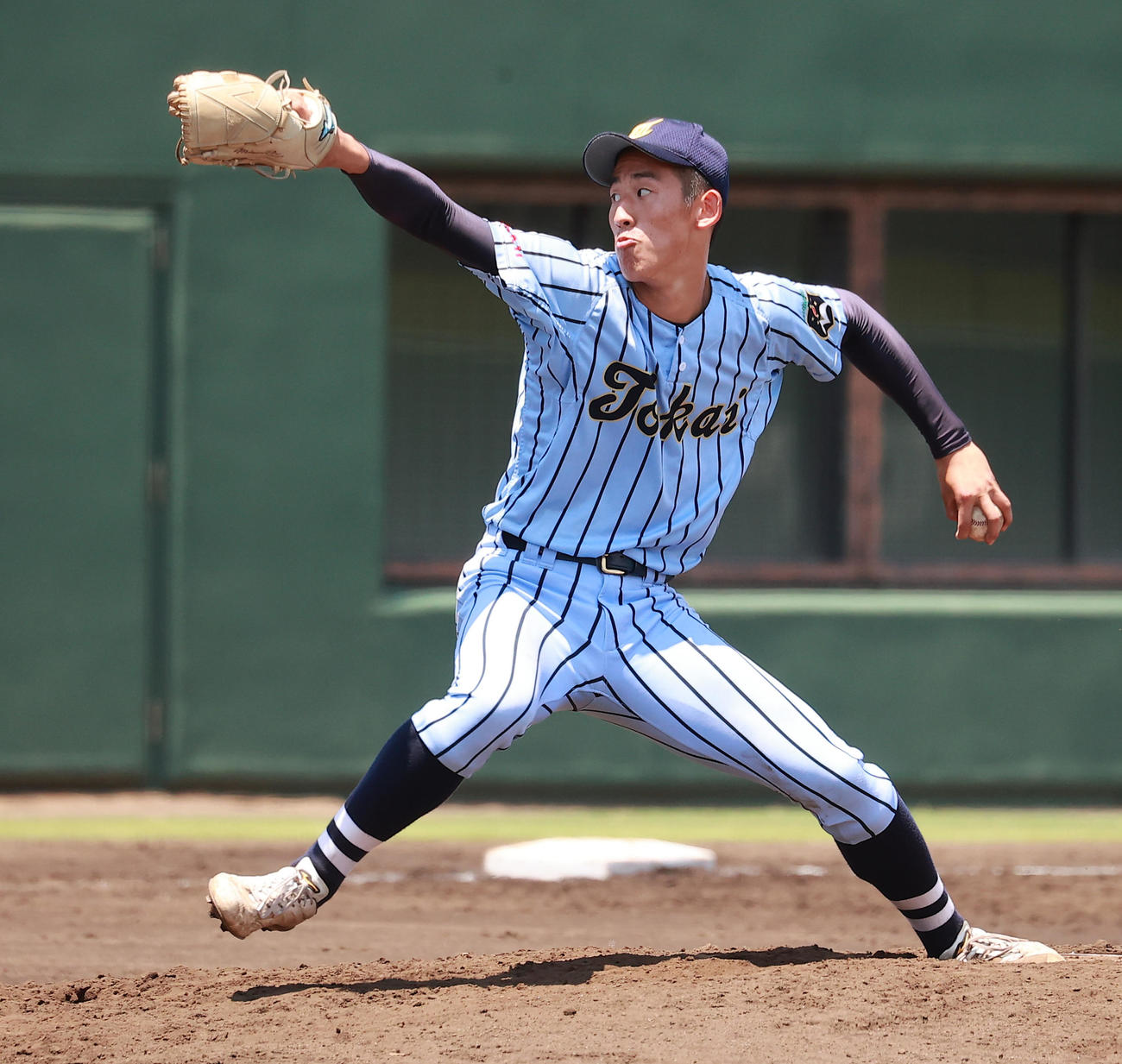 東海大相模対川和　力投する東海大相模・石田（撮影・野上伸悟）