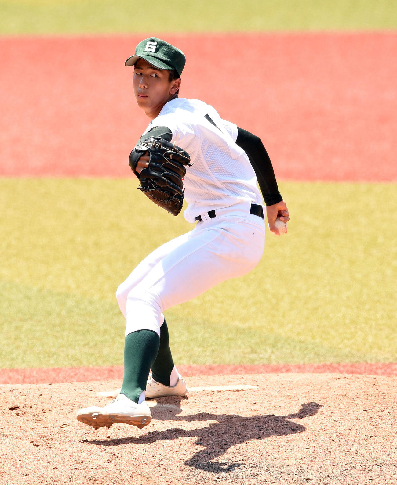 八千代松陰対専大松戸　完投勝利した専大松戸の深沢（撮影・滝沢徹郎）
