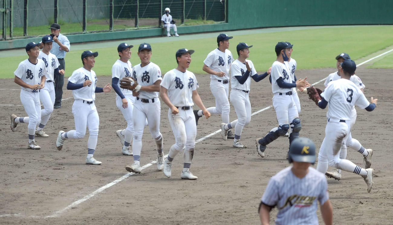 加藤学園を退け、笑顔の島田商ナイン