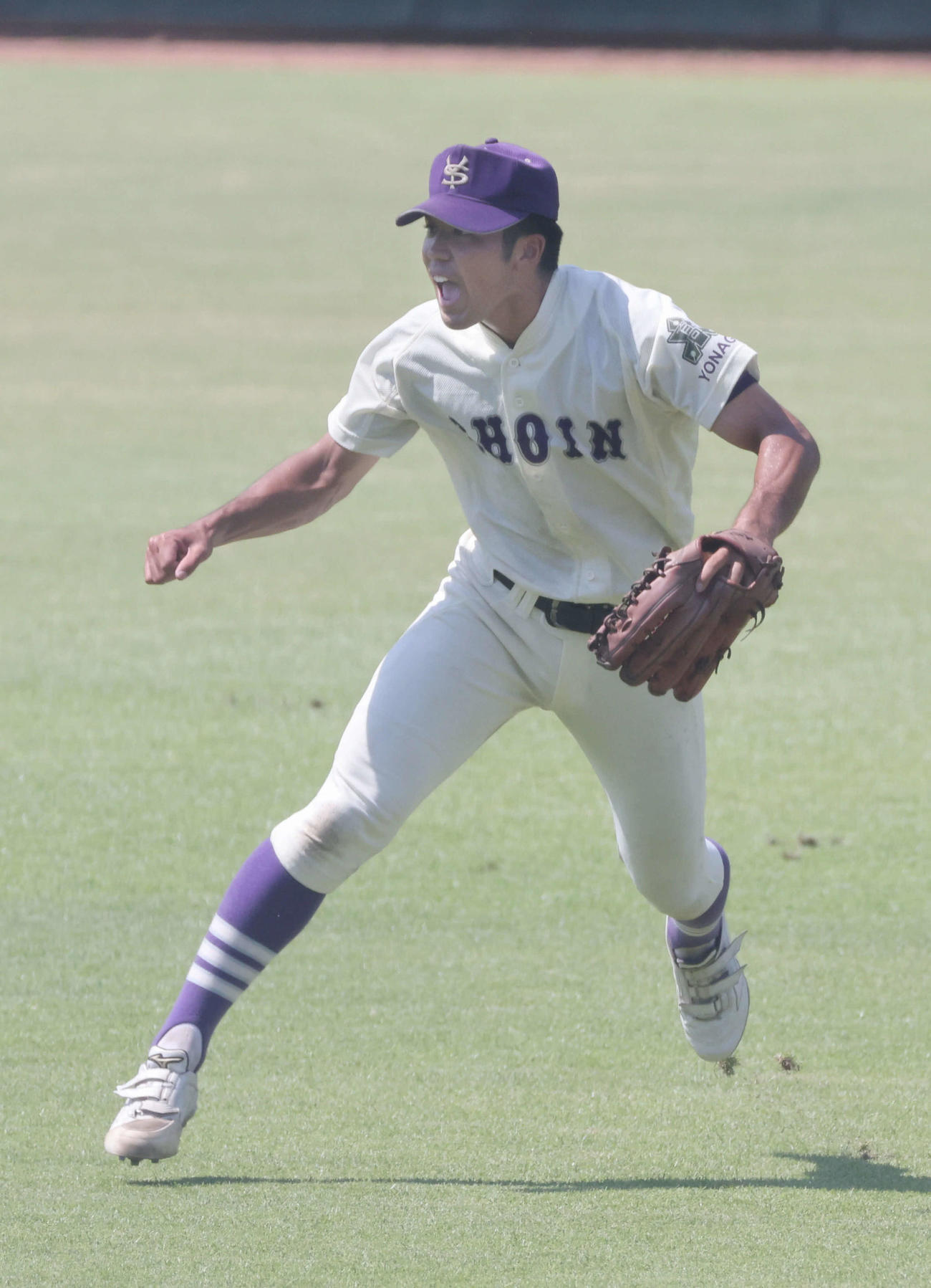 高校野球鳥取県大会　米子松蔭対境　ノックを受けるキャプテンの西村虎之助（撮影・加藤孝規）