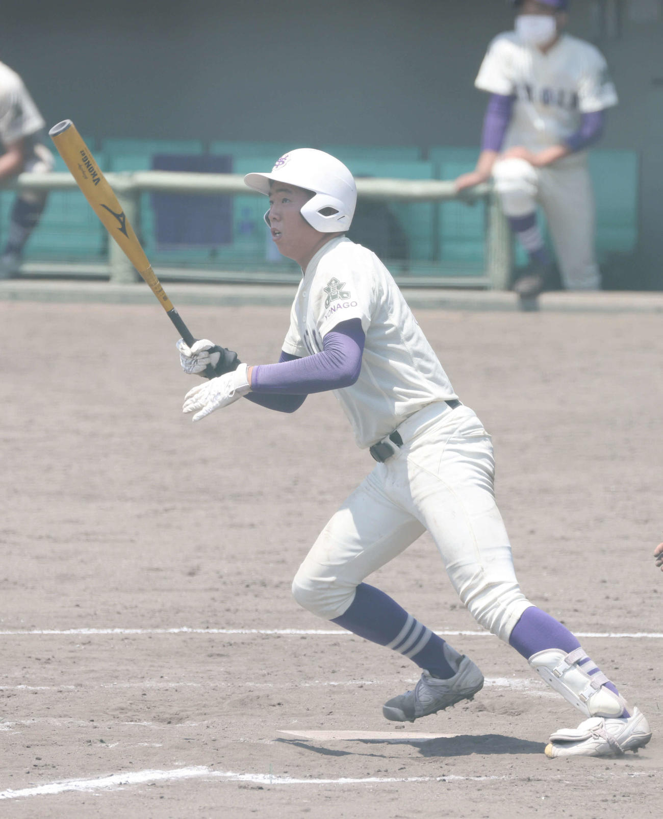 境対米子松蔭　9回裏米子松蔭無死一、三塁、山崎泰輝は左適時二塁打を放つ（撮影・加藤孝規）