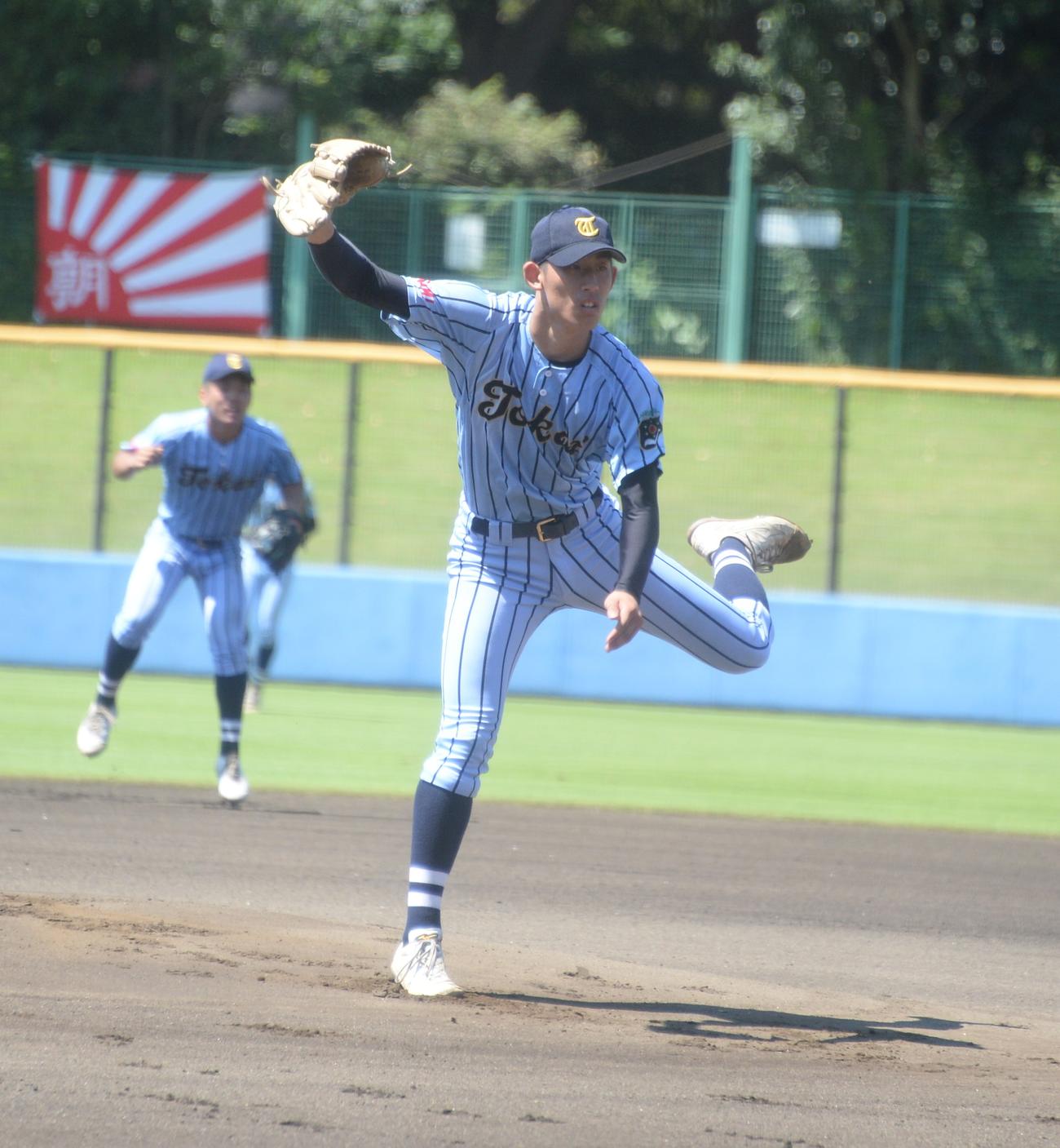 東海大相模対藤嶺藤沢　力投する東海大相模先発の石田（撮影・鈴木正章）
