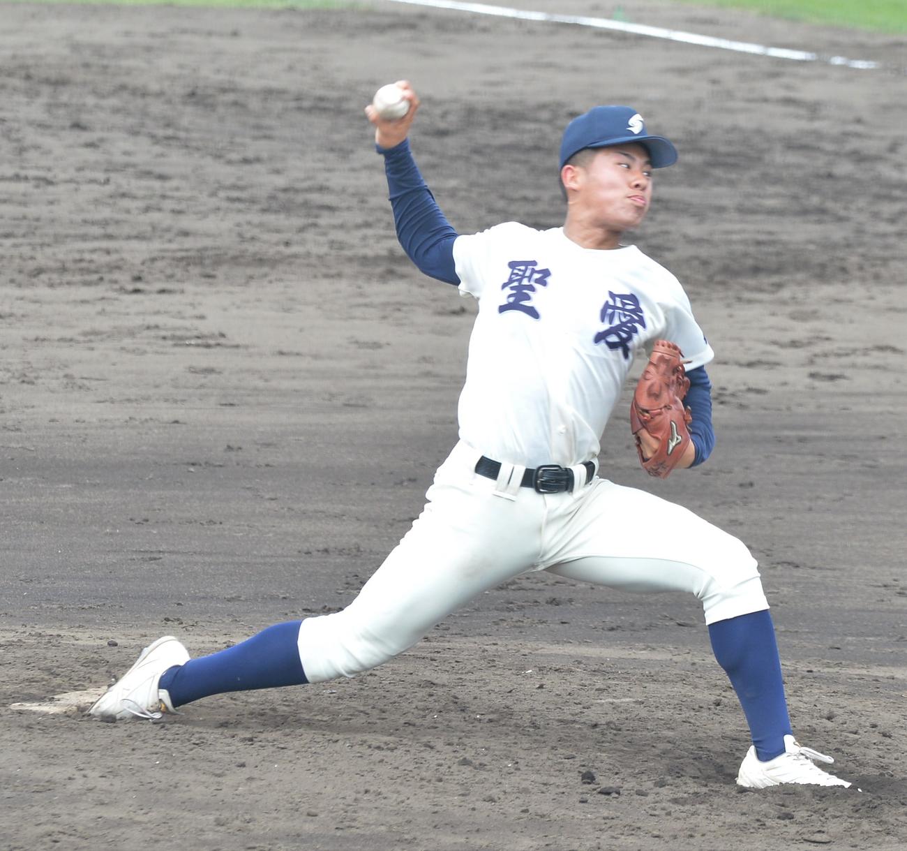 弘前学院聖愛対八戸学院光星　2番手で登板し好投した弘前学院聖愛・葛西（撮影・佐藤究）