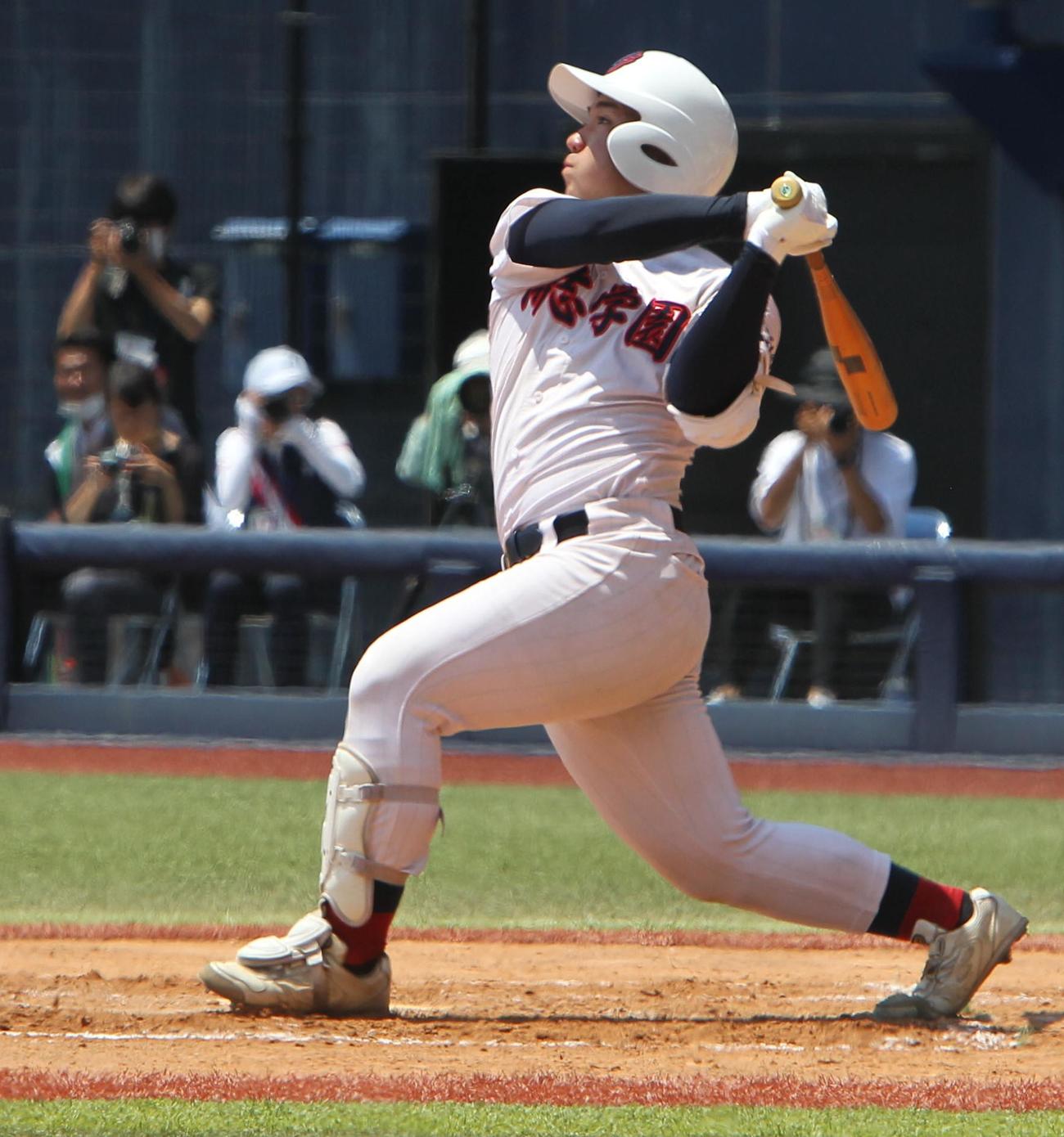 0－2の4回無死一、二塁で逆転3ラン本塁打を放った開志学園・遠藤