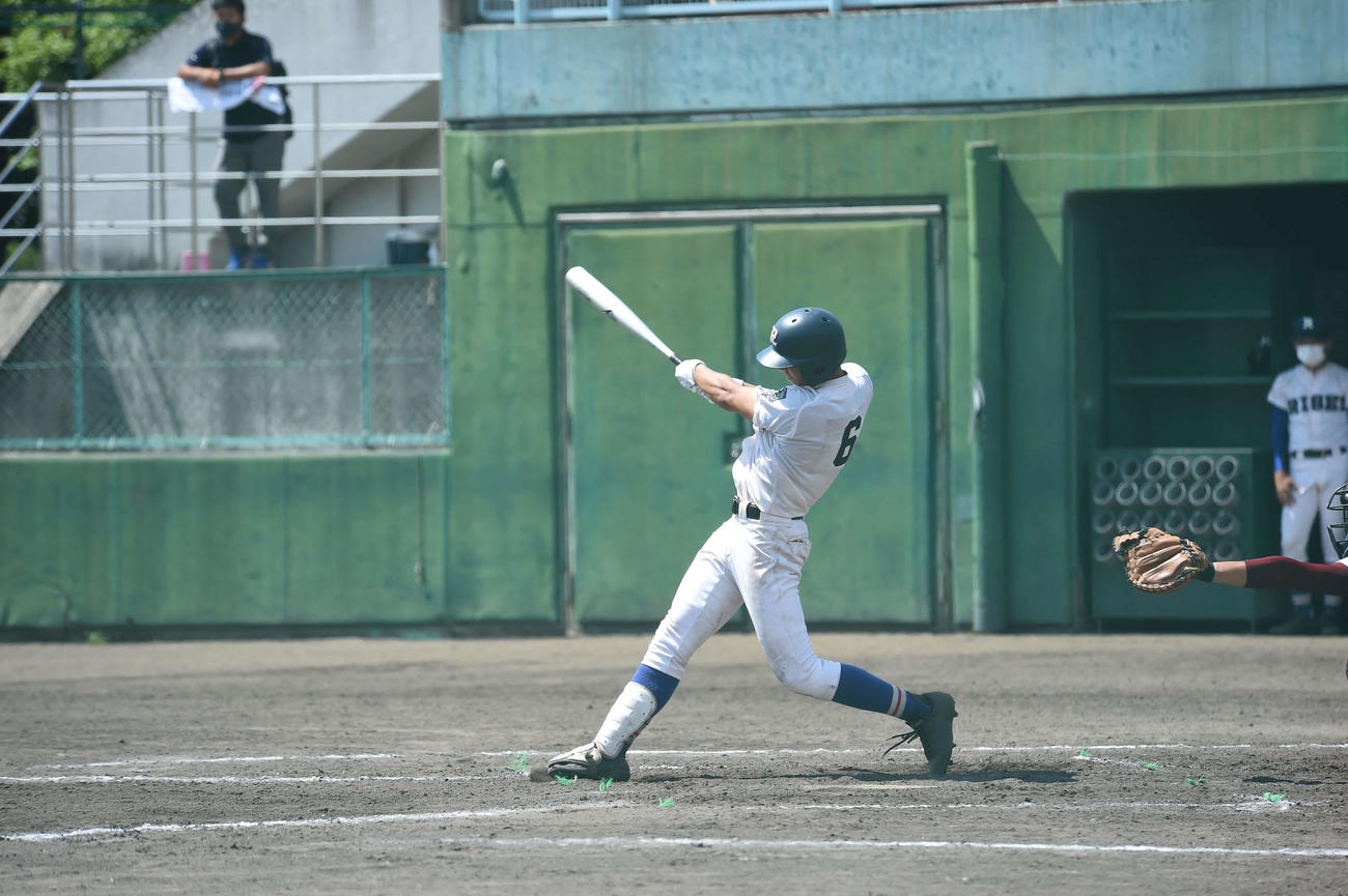 門真なみはや戦の4回、右前適時打を放った履正社・光弘（撮影・前山慎治）