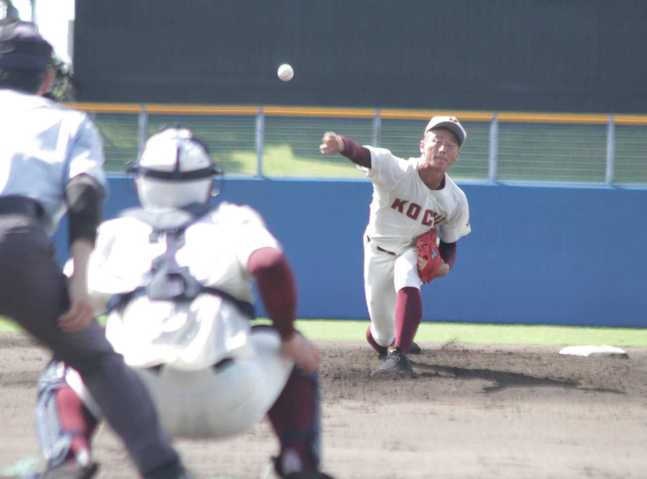 宿毛工戦で3回途中から救援した高知・森木大智