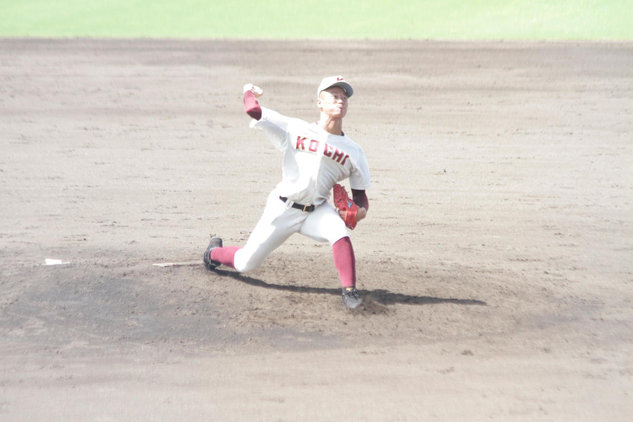 今秋ドラフト上位候補の高知・森木大智投手は宿毛工戦で完璧に封じ込めた