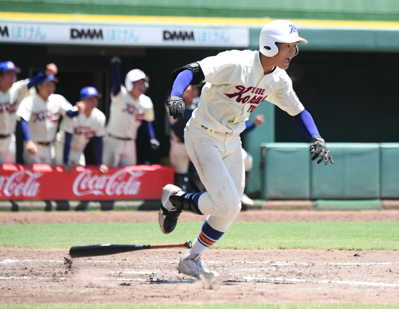 高校野球兵庫県大会　神戸国際大付対明石商　7回表神戸国際大付1死満塁、右前適時打を放ち雄叫びをあげる阪上翔也（撮影・滝沢美穂子）