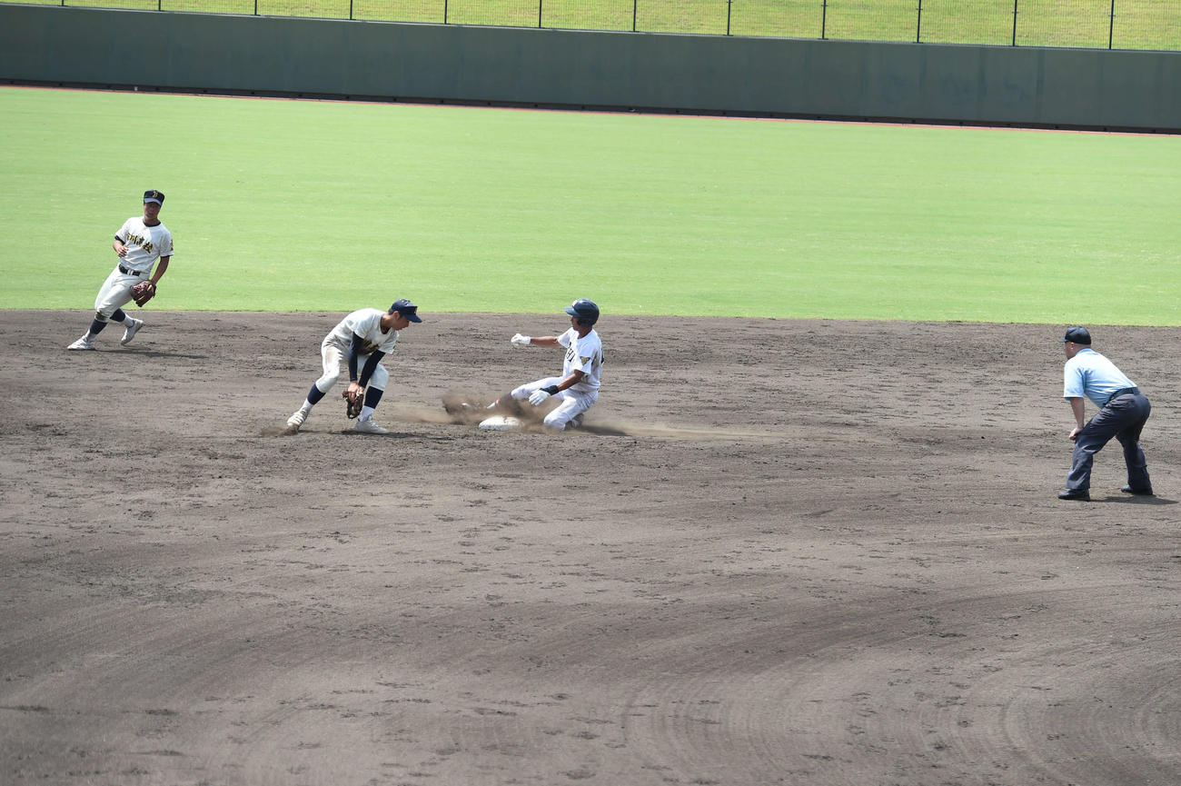 5回にこの日2つ目の盗塁を決めた社・後藤剣士朗内野手
