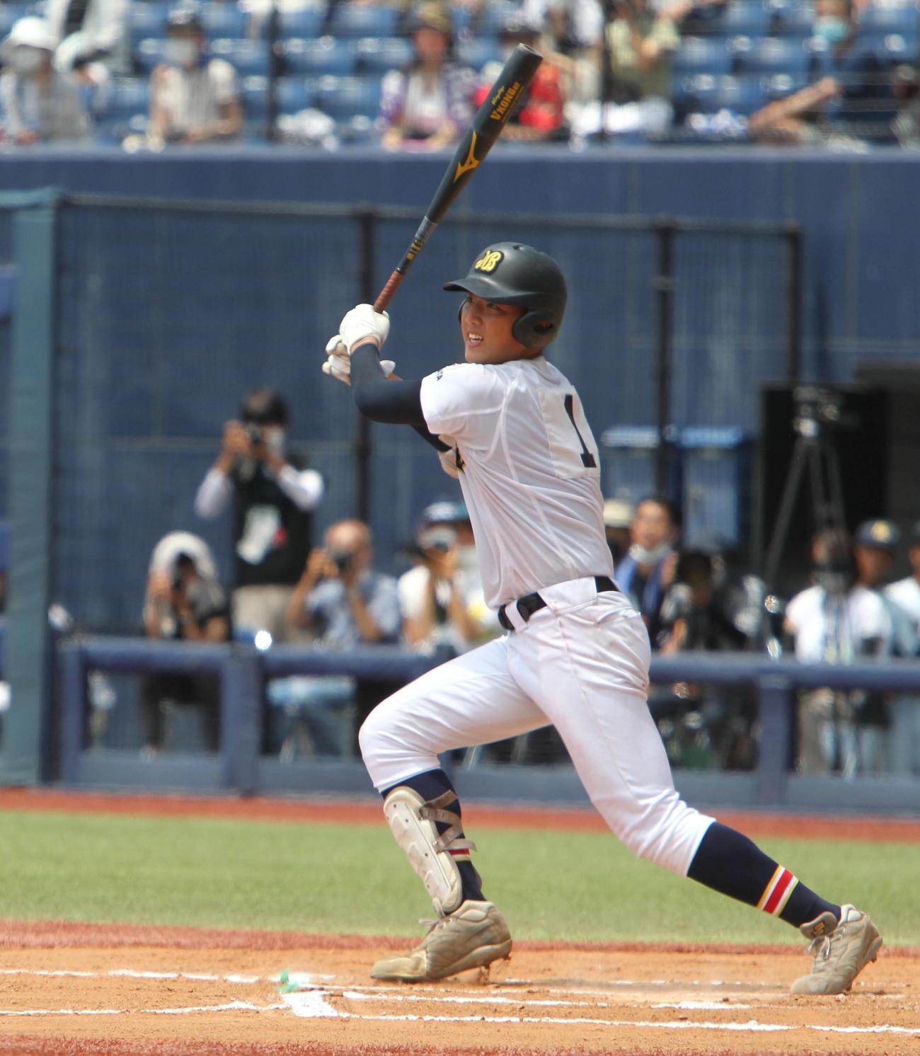 2－2の延長10回表、左翼線へ勝ち越し二塁打を放った日本文理・田中