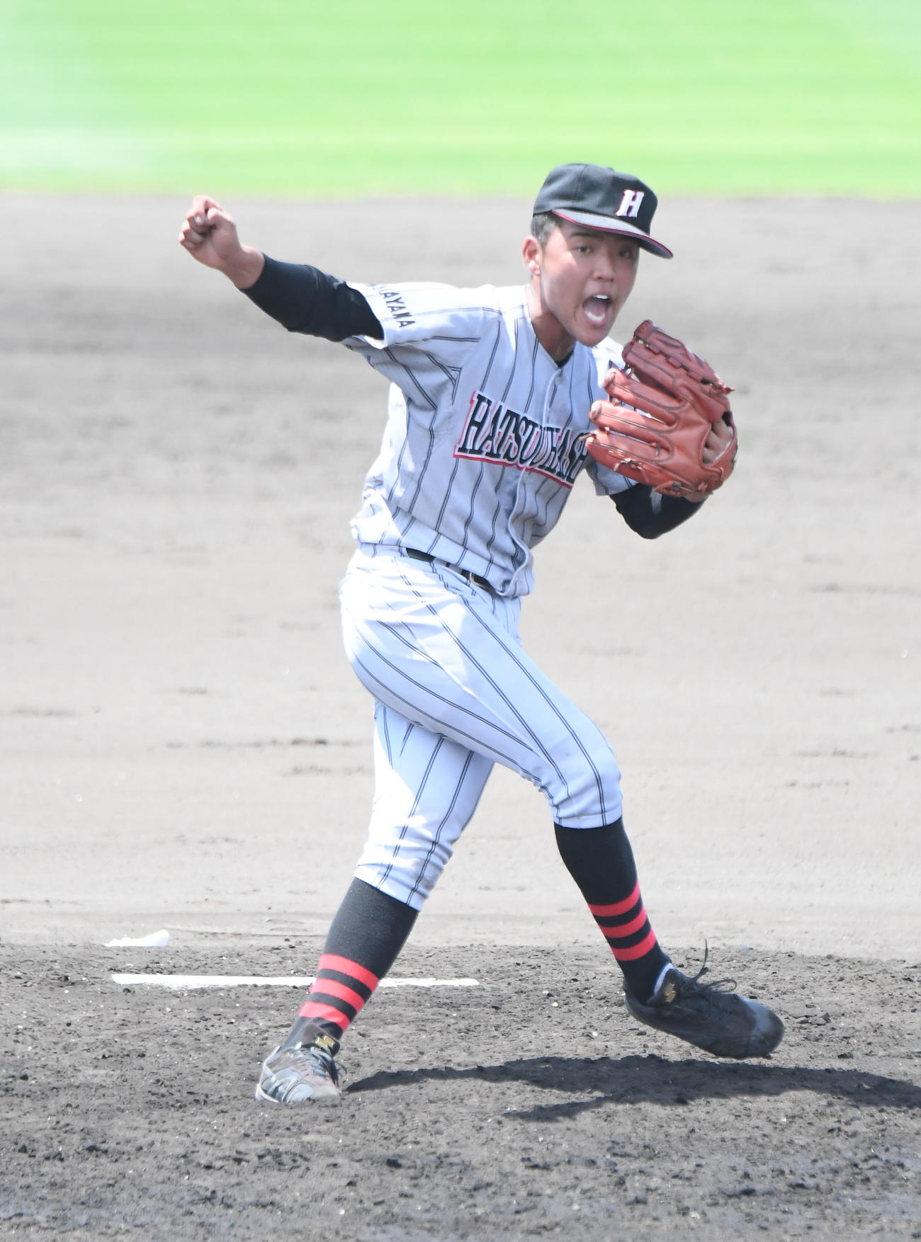 高校野球和歌山県大会　初芝橋本対智弁和歌山　力投する初芝橋本の先発川端一正（撮影・滝沢美穂子）