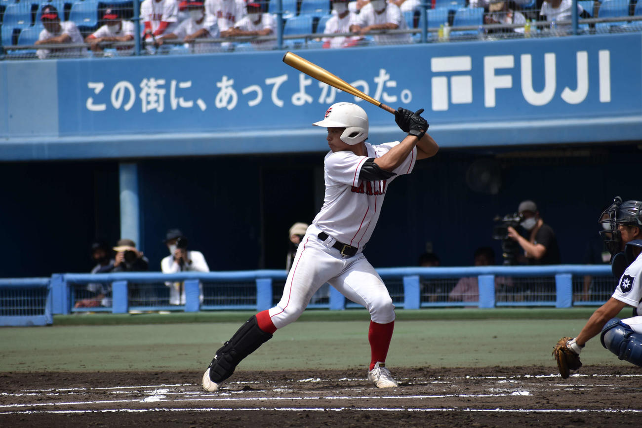 西条との準々決勝で3安打3打点と奮闘した聖カタリナ学園・川口翔大（撮影・古財稜明）
