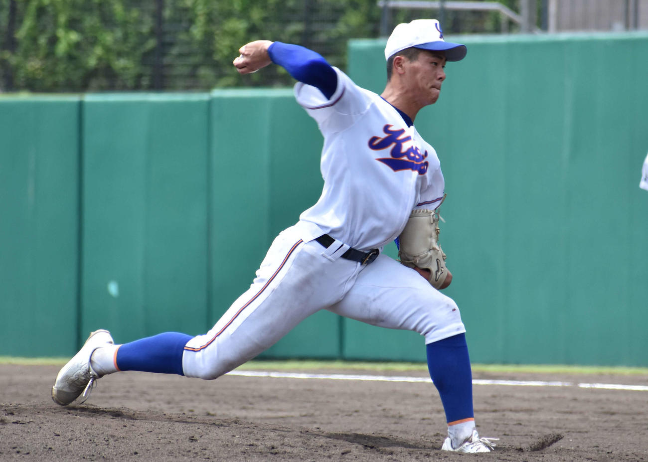 熊毛南対宇部鴻城　先発で力投する宇部鴻城・浦部（撮影・只松憲）