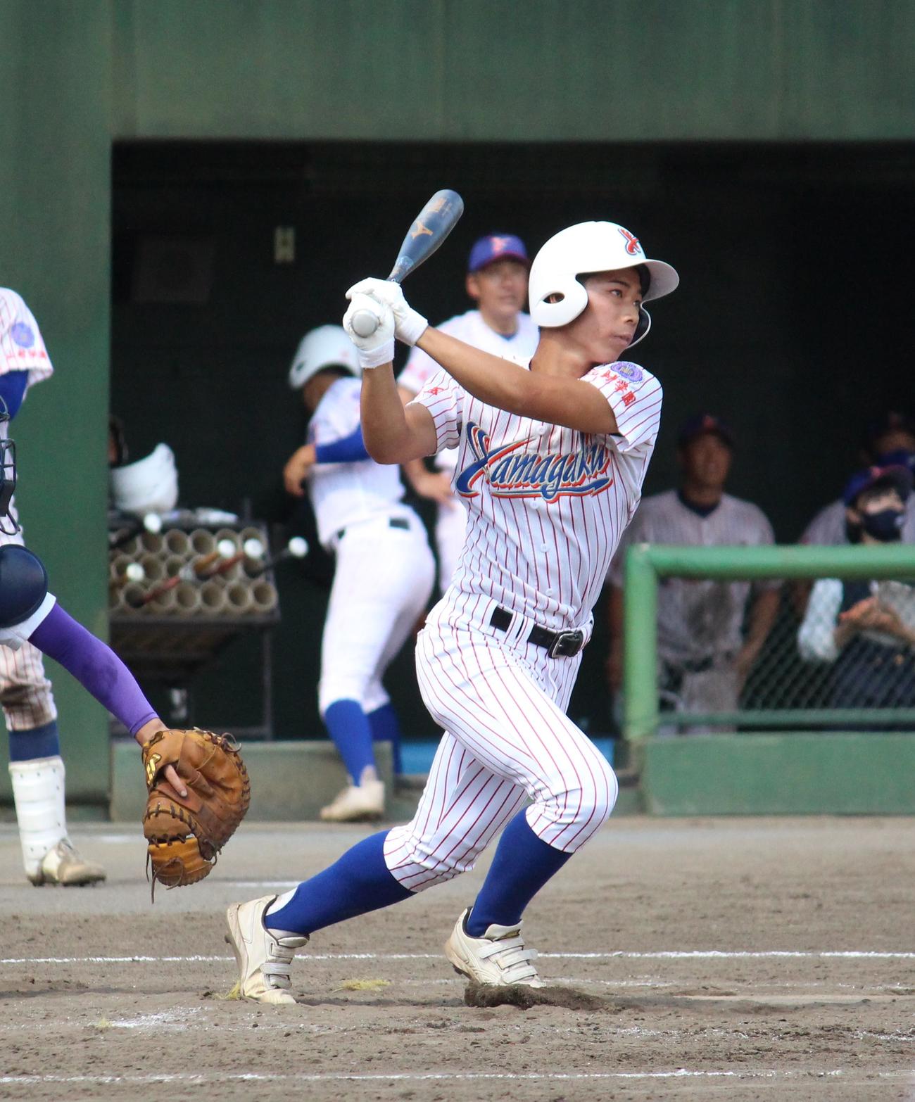 川口対山村学園　7回裏山村学園1死三塁、代打で同点の適時二塁打を放つ松野（撮影・保坂恭子）
