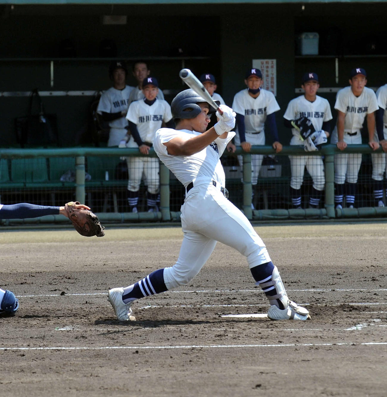 2回表掛川西無死一塁、右中間へ先制適時三塁打を放つ中山
