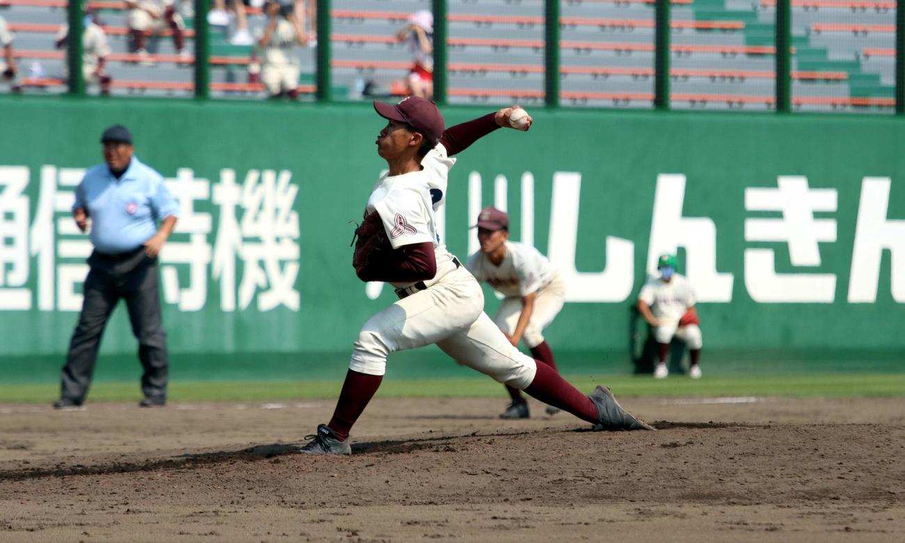 帯広大谷対旭川大高　2番手で登板し2回無失点の旭川大高・中筋（撮影・永野高輔）
