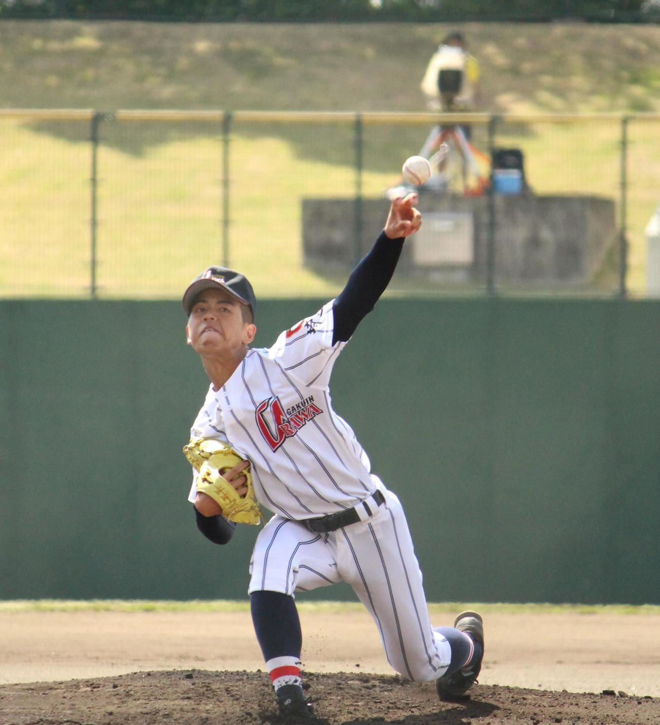 浦和学院対春日部共栄　先発し力投する浦和学院・宮城（撮影・保坂恭子）