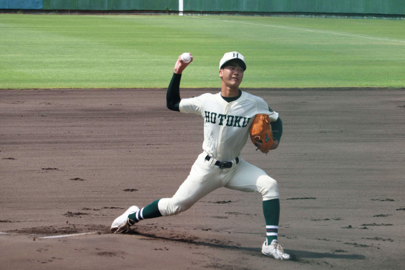 報徳学園の先発・田村剛平（撮影・清水駿斗）