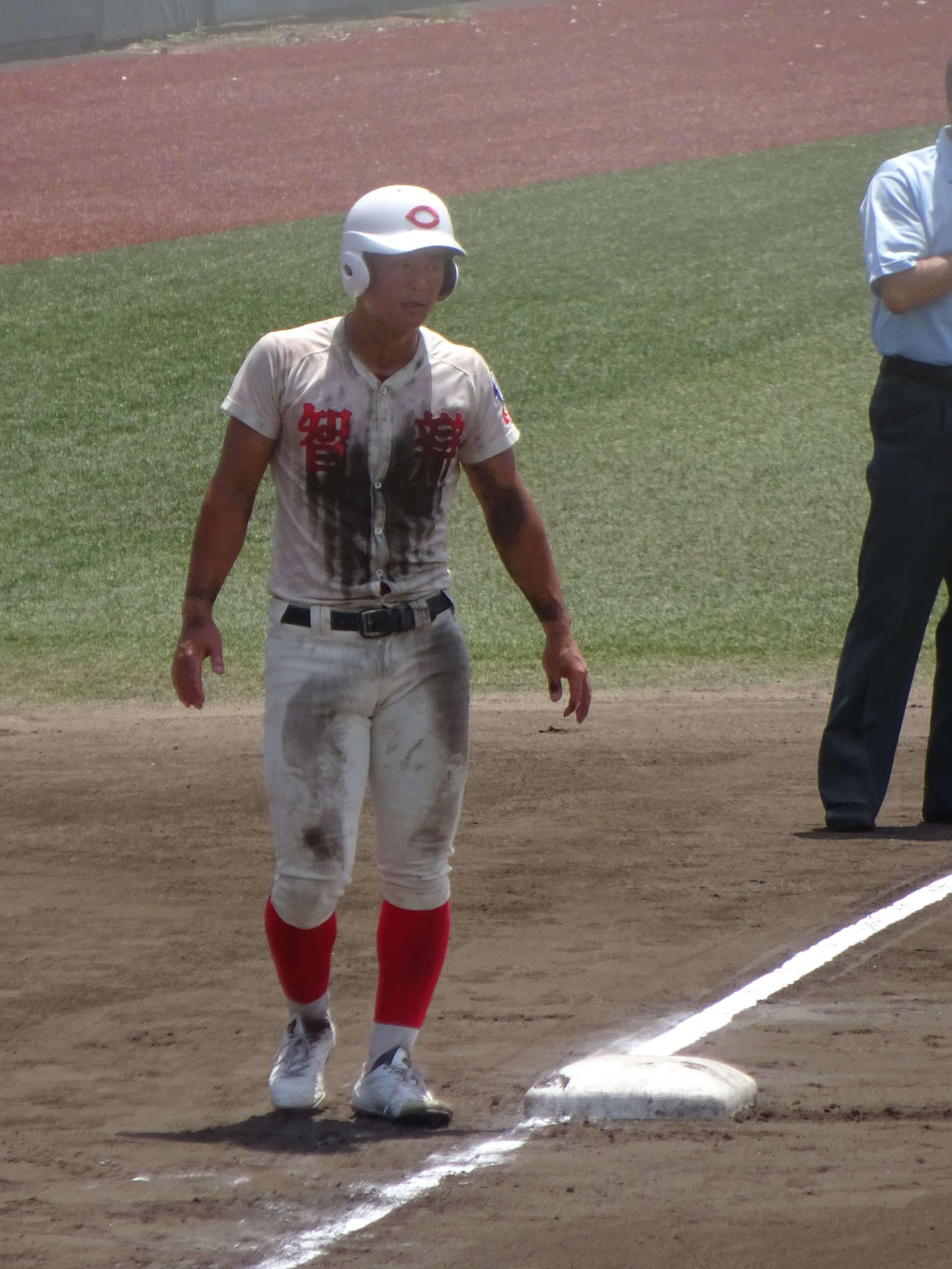 1回裏無死一、二塁から中飛で三進。「走る智弁学園」の先陣を切った前川右京（撮影・加藤裕一）