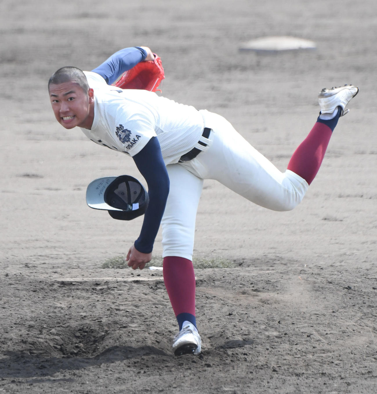 高校野球大阪府大会　城東工科対大阪桐蔭　5回表、今大会初登板で力投を見せる大阪桐蔭・松浦慶斗（撮影・滝沢美穂子）