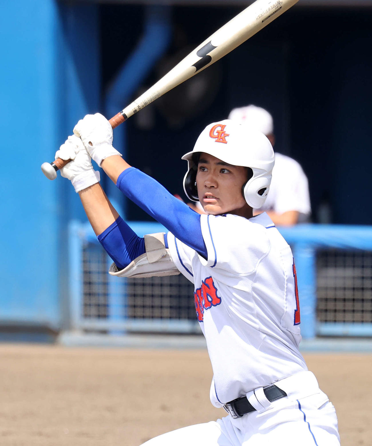 鹿島学園対常総学院　1回表鹿島学園1死満塁、平塚は左前適時打を放つ（撮影・鈴木正人）