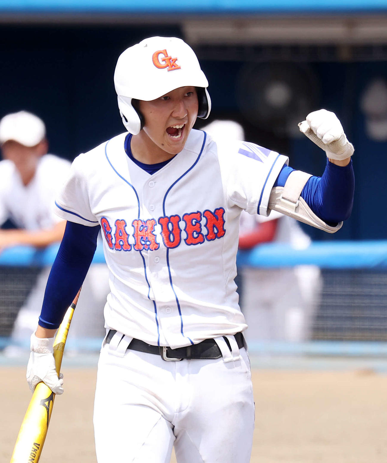 鹿島学園対常総学院　1回表鹿島学園1死満塁、甲斐は四球を選びガッツポーズ（撮影・鈴木正人）