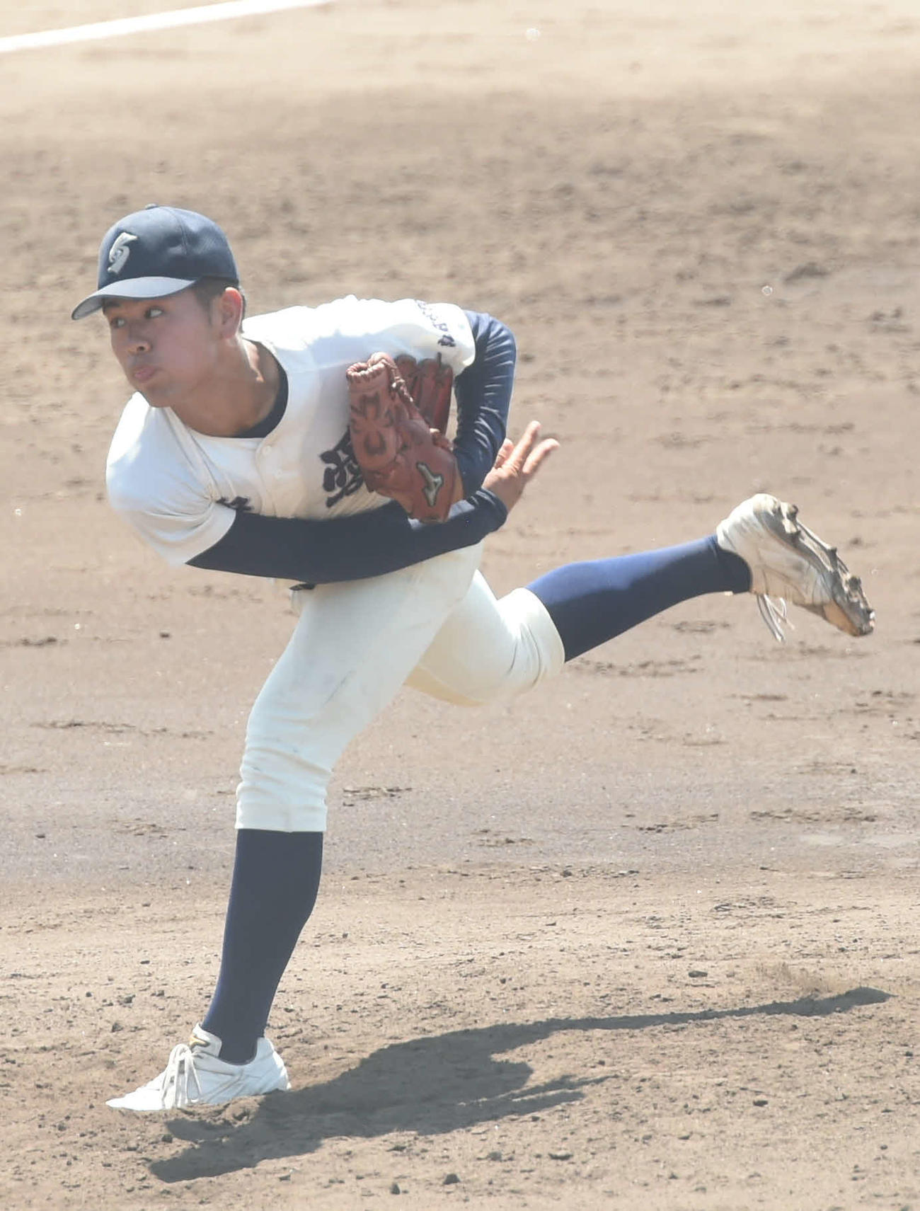 青森山田対弘前学院聖愛　1回途中から救援登板した弘前学院聖愛・葛西（撮影・相沢孔志）