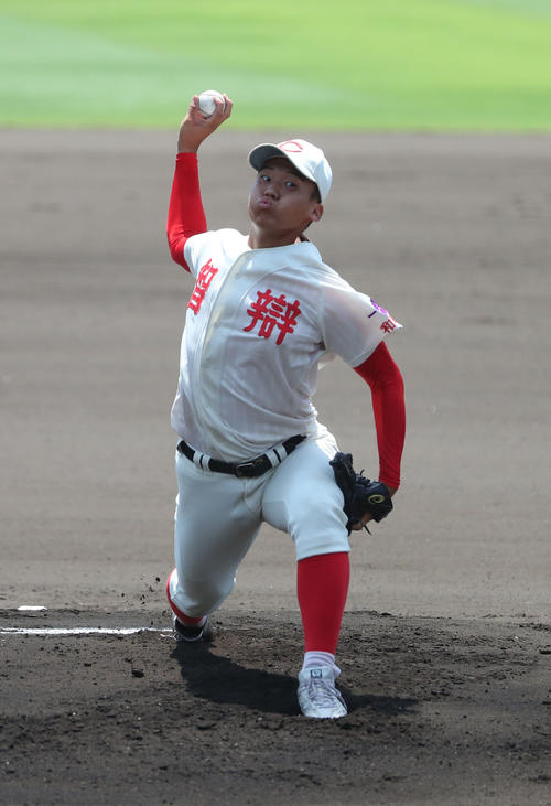 市和歌山対智弁和歌山　市和歌山戦に先発する智弁和歌山・伊藤大稀（撮影・白石智彦）