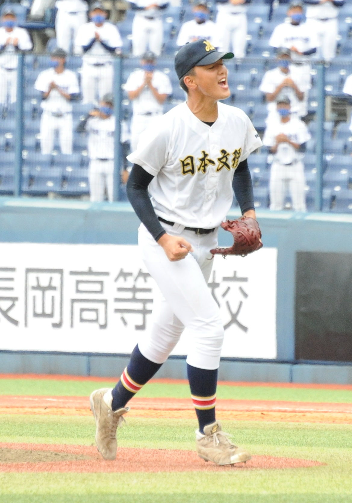 日本文理・田中は7回裏に6個目の三振を奪い雄たけび