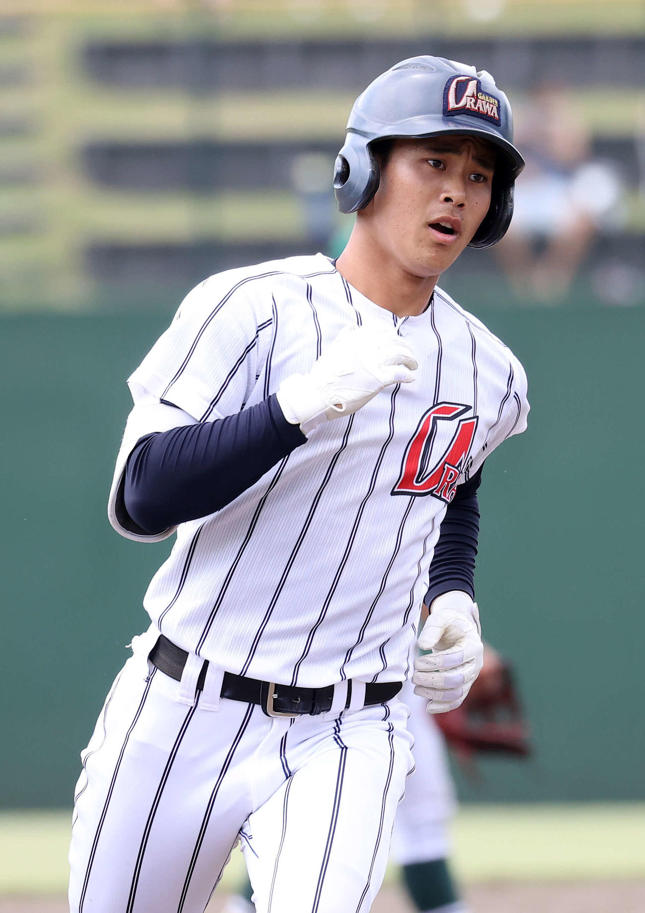 浦和学院対昌平　2回表浦和学院1死一、二塁、吉田匠は右越え本塁打を放つ（撮影・鈴木正人）