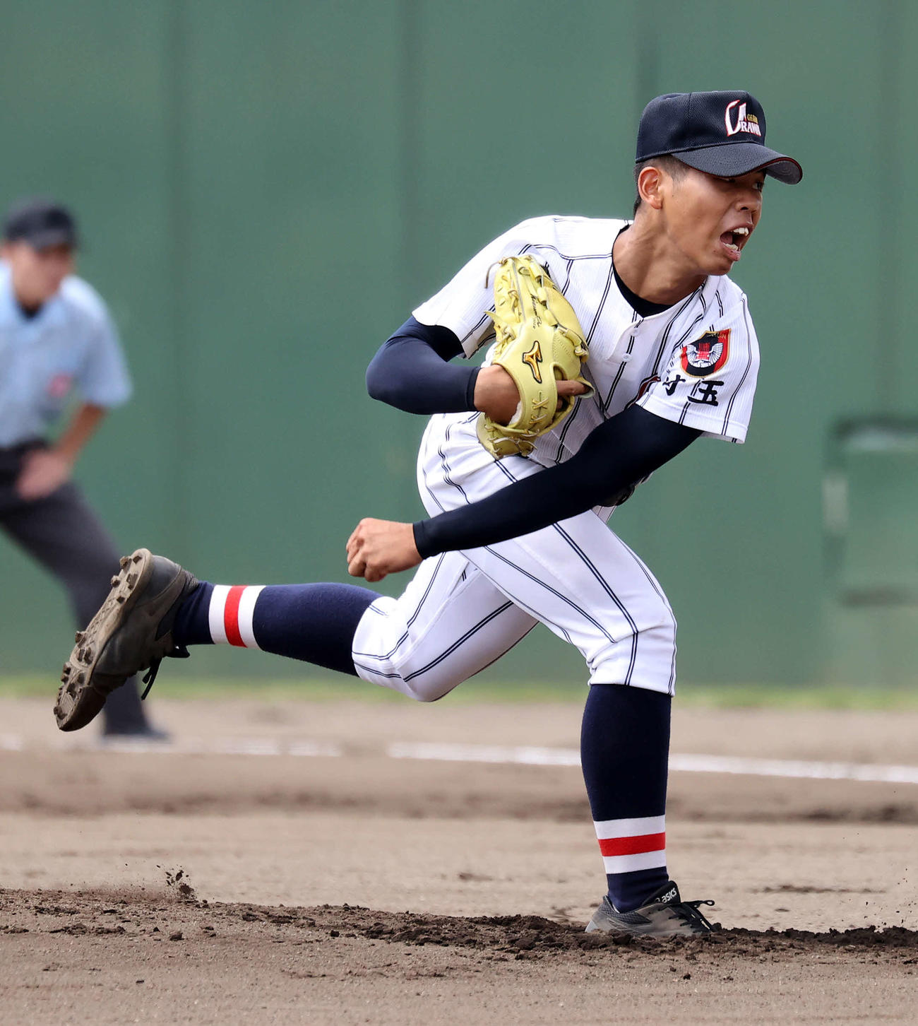 浦和学院対昌平　先発し力投する浦和学院・宮城（撮影・鈴木正人）