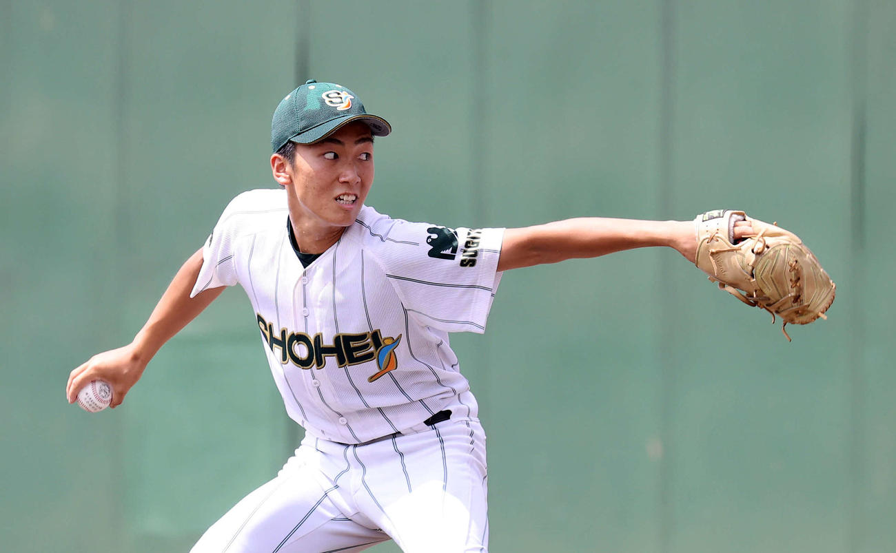 浦和学院対昌平　先発し力投する昌平・田村（撮影・鈴木正人）