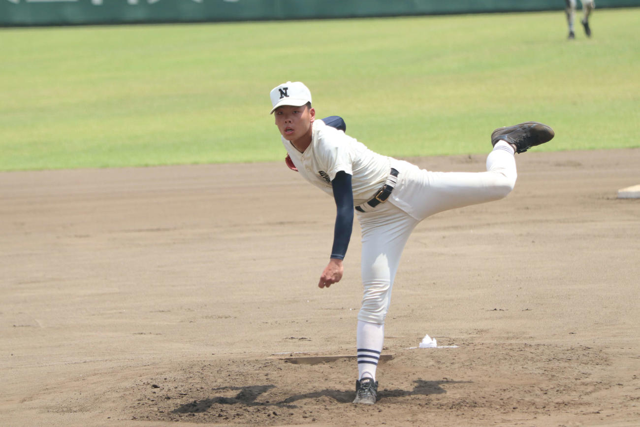 創価対日大三　9回5安打無失点の好投で、チームを勝利に導いた日大三・宇山翼投手（撮影・阿部泰斉）