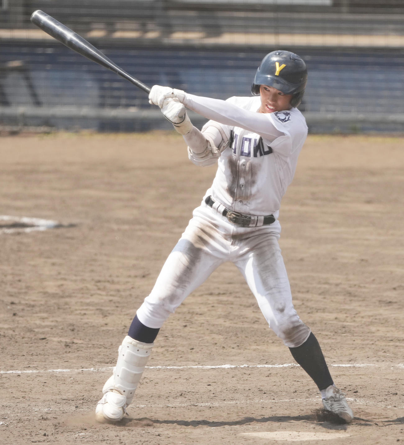 大阪大会5回戦　八尾対初芝立命館　5回表八尾2死二塁、中前適時打を放つ嶋崎大河（撮影・清水貴仁）